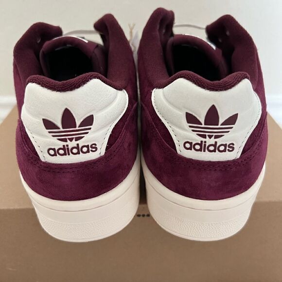 Athletic_Shoes